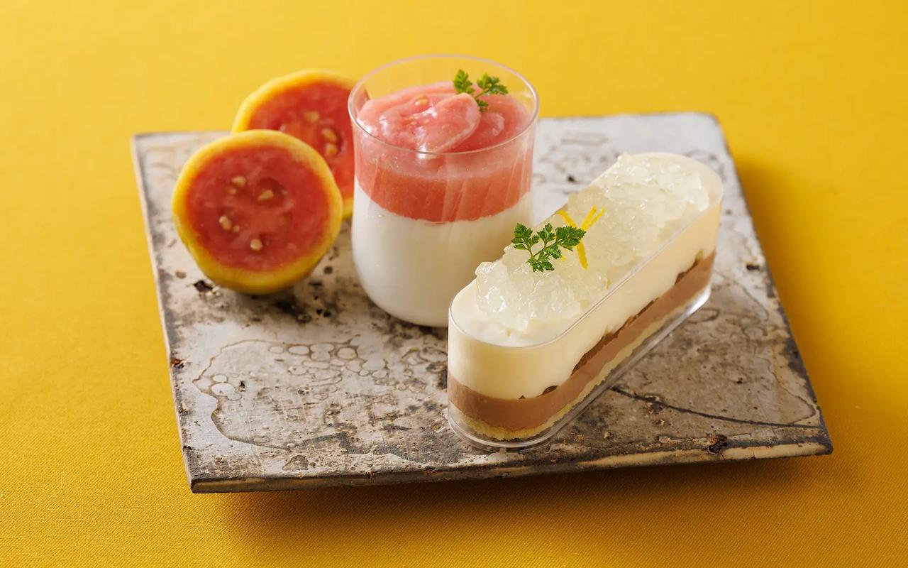 画像: 高知グアバとバニラブランマンジェ、高知柚子とショコラのムースケーキ