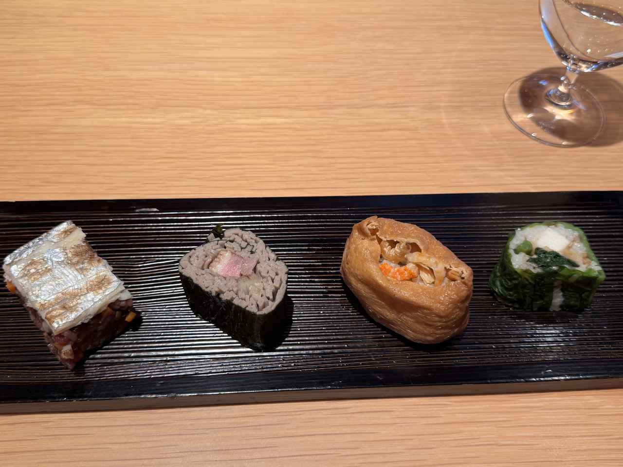 画像: 四種の郷土寿司 日田 ひたん寿司 高菜巻き、津江 とっきん寿司、蕎麦寿司、中津 物相寿司