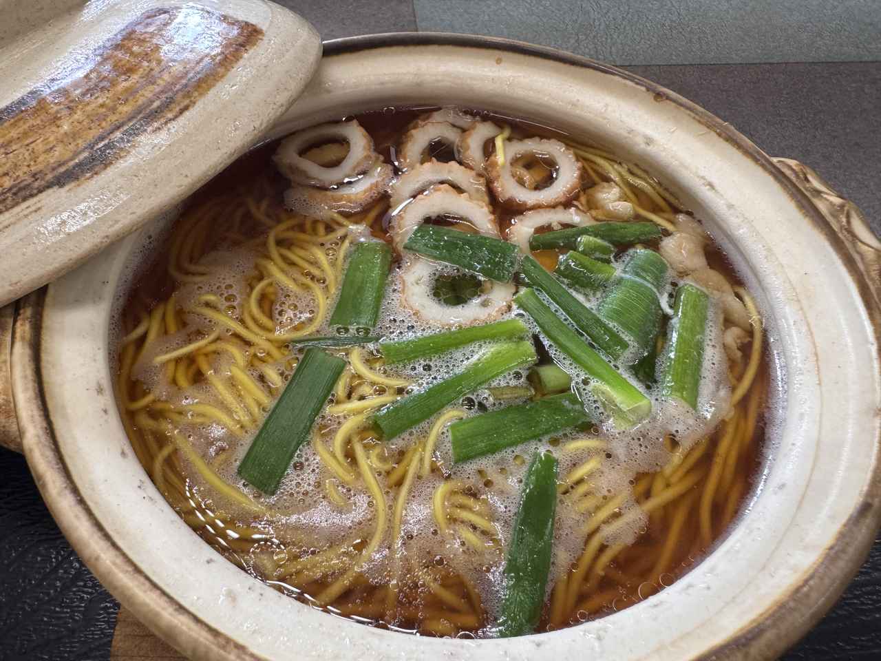 画像: 隠れた名物！戦後の路地裏から生まれた須崎のソウルフード「鍋焼きラーメン」
