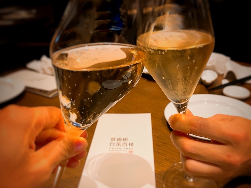 画像: 本場の味を、シャンパンと