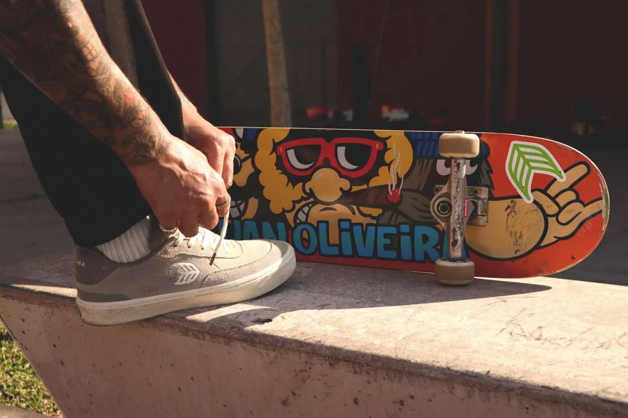 画像: Price:¥18,700税込 Color:プラザトープ/アイボリー、シャドーブルー/アイボリー Size:22.0－28.0 cm (UNISEX)