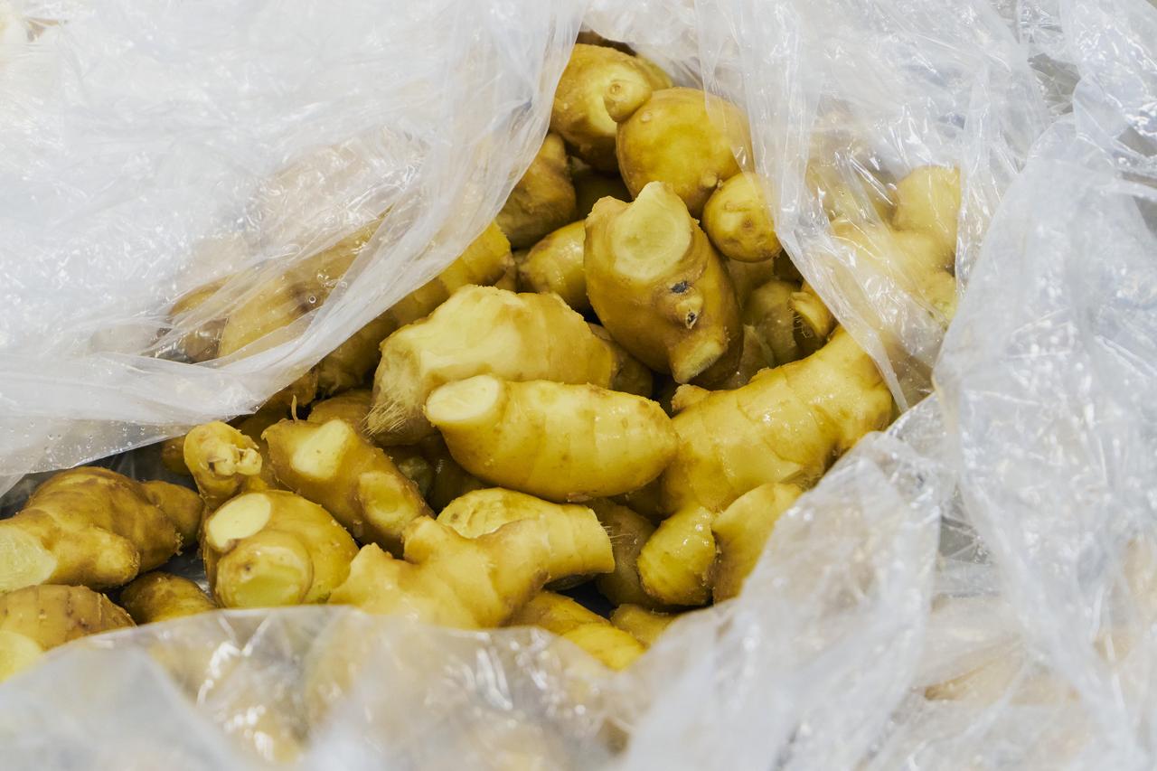 画像: 野菜だけでなく、焼成ニンニクやショウガもたっぷり入っているんです