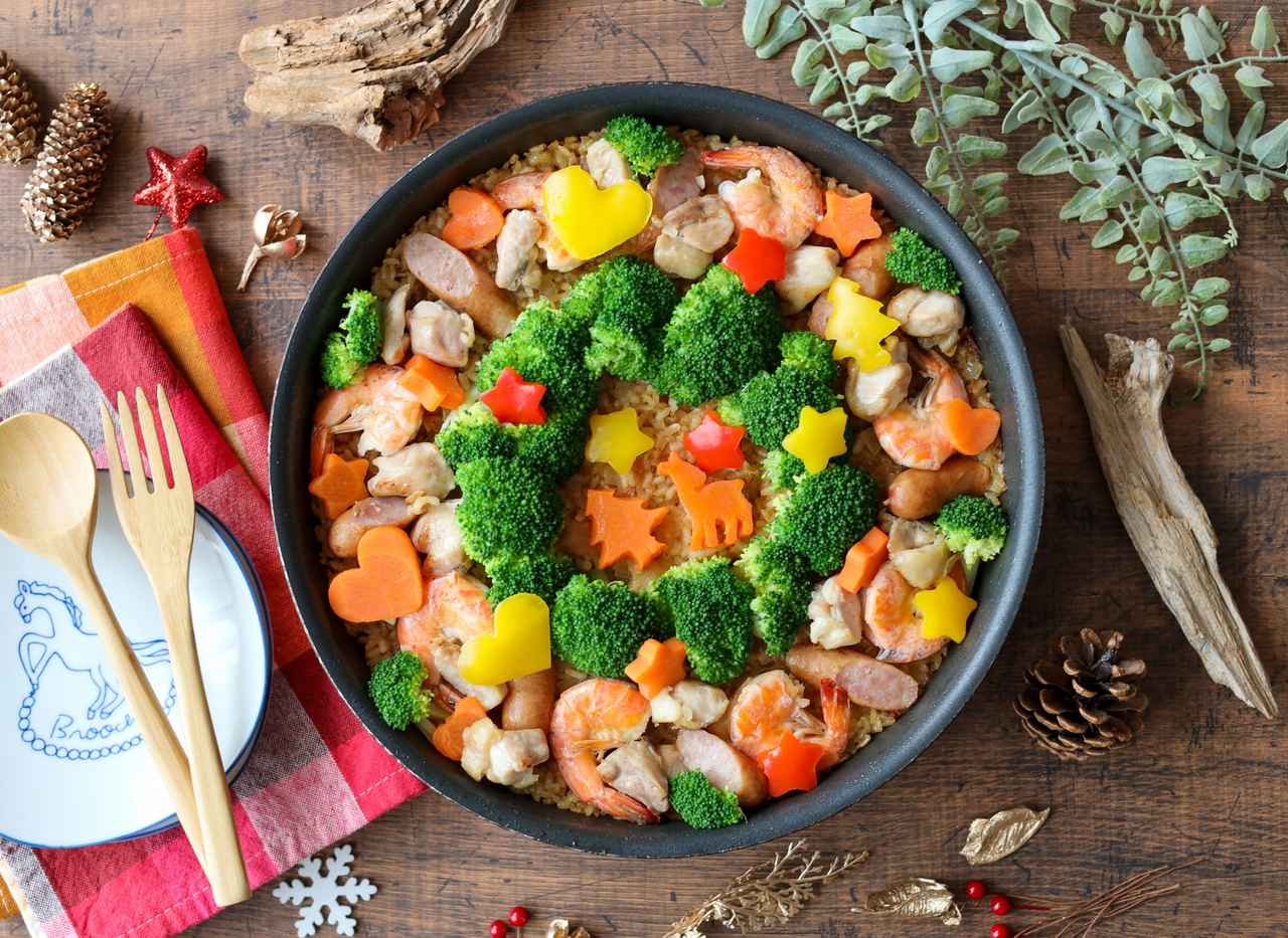 画像: フライパンで手軽に!クリスマスリース風パエリア www.pillboxjapan.com