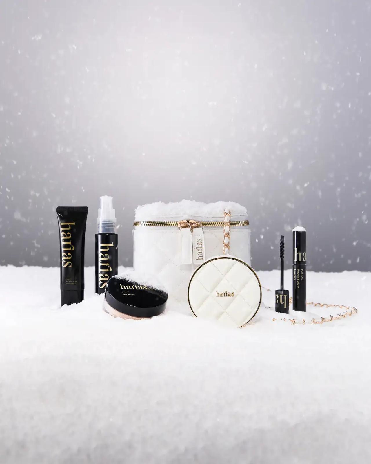 画像: HARIASホリデーコフレ 価格：17,600円（税込価格） ＜セット内容＞ ・HARIAS薬用クッションファンデーション – Holiday Limited Edition – (限定デザインパフ付)　15g ・オリジナルミニチェーンバッグ ・HARIASメイクキープミスト（現品） ・HARIASフェイスパウダー（現品） ・HARIASプレメイクアップUV（現品） ・HARIASリペア＆グロウマスカラ（現品） harias.jp