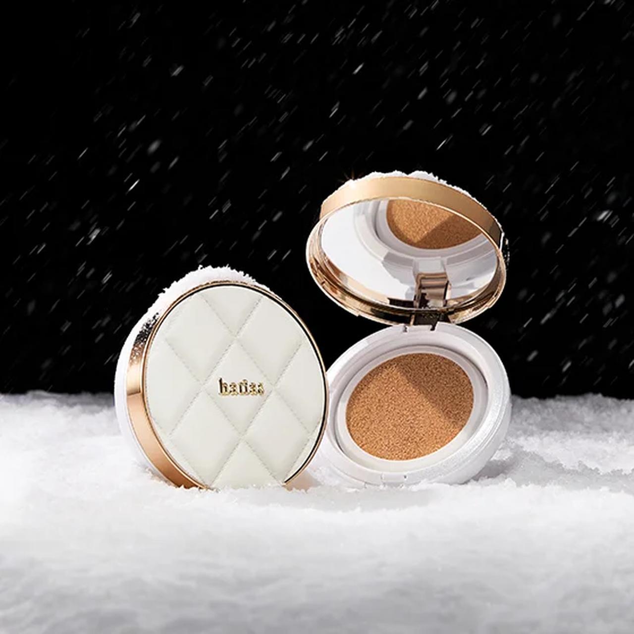 画像: HARIAS薬用クッションファンデーション –Holiday Limited Edition– 価格 　　：5,500円（税込価格） カラー　 : ３色（ベージュ、オークル、ニュートラル） 内容量　 ：15g ※限定パッケージは「HARIAS薬用クッションファンデーション」とは仕様が異なります。 harias.jp