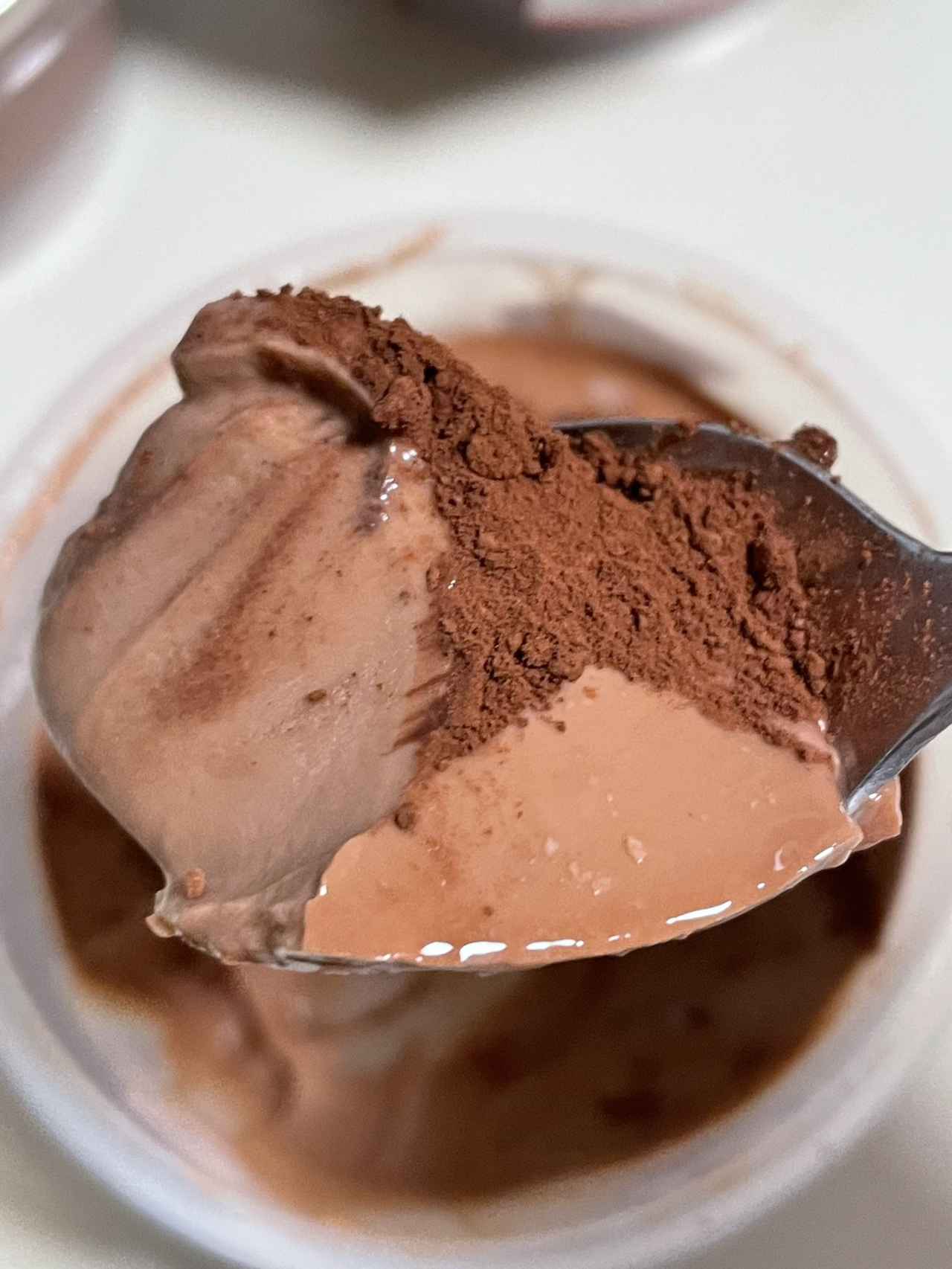 画像2: 粉雪のようなココアをまとった冬のプリン♡トーラク「冬のチョコラテプリン」12月2日より全国発売