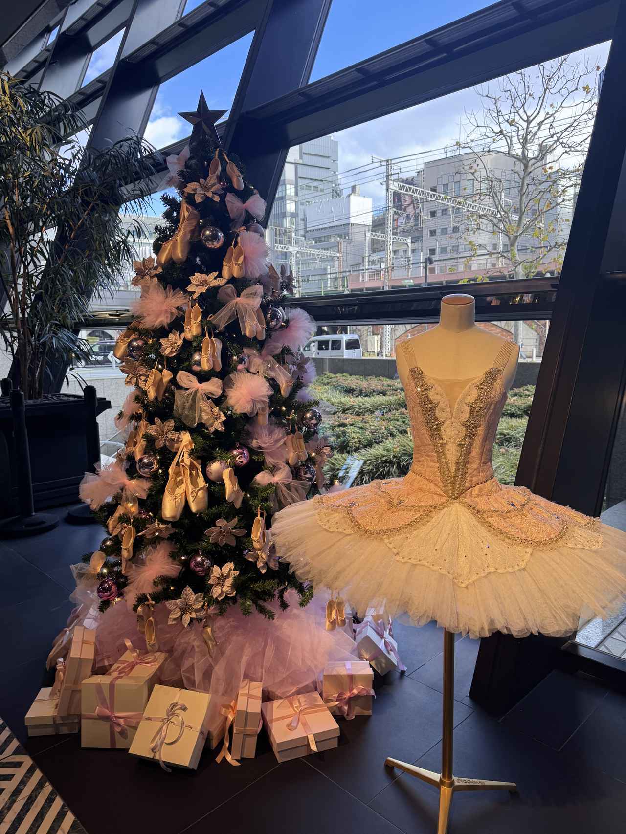 画像: The Tokyo Ballet presents "The Nutcracker" Christmas with Repetto at Mercure Tokyo Hibiya(2025 クリスマスー 東京バレエ団監修『くるみ割り人形』アフタヌーンティーと、レペットによるディスプレイをメルキュール東京日比谷で)