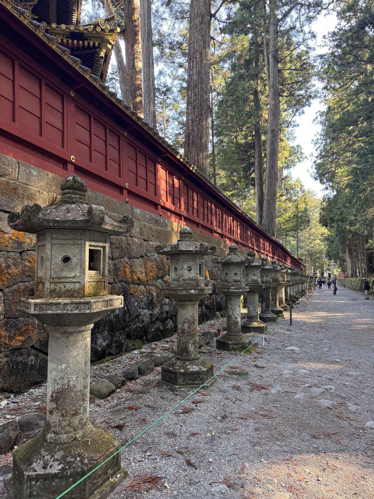 画像: 二荒山神社から東照宮に向かう石の灯篭の道もパワースポット