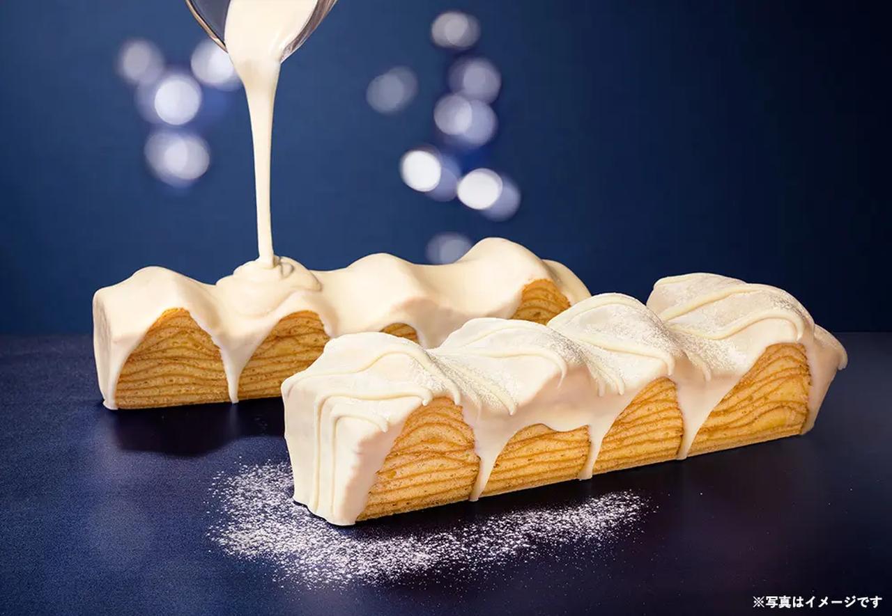 画像: とろりとかけたホワイトショコラの雪景⾊。⼝どけも雪のような冬仕⽴ての⼀品