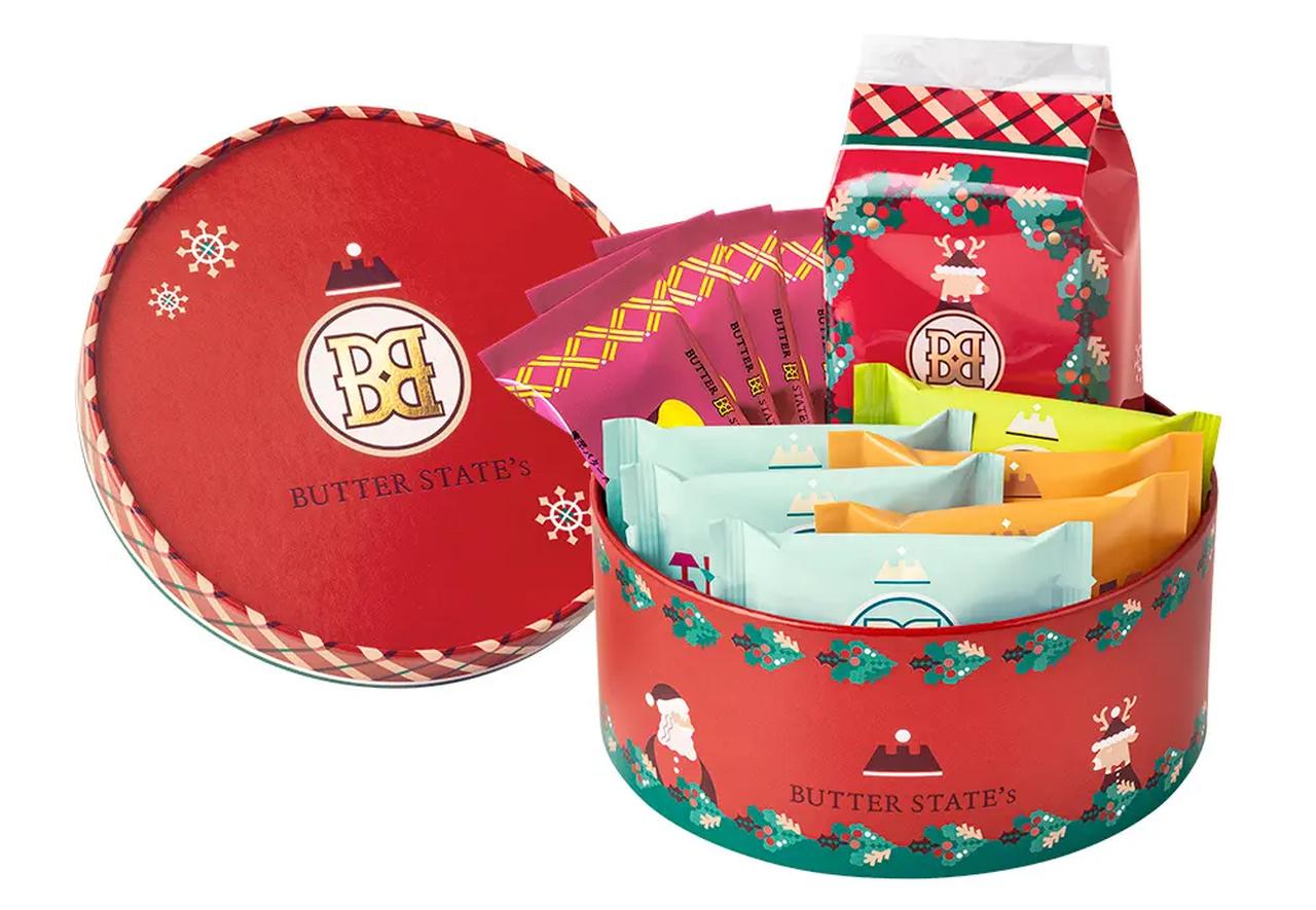 画像: クリスマスボックス 【内　容】 バターステイツクッキー ショコラバター 3個入×1袋 バターステイツクッキー THEバターリッチ3個 バターステイツクッキー ピスタチオバター1個 バターステイツクッキー キャラメルナッツバター2個 蜜芋バターホイップサンド 4個 【価　格】2,484円(本体価格2,300円) 【取扱店】 バターステイツ by銀のぶどう 各店(西武池袋店・大丸東京店・ジェイアール名古屋タカシマヤ店）、シュガーバターの木 エキュート大宮 ノース店、ぶどうの木＆鎌倉座 阿佐ヶ谷店