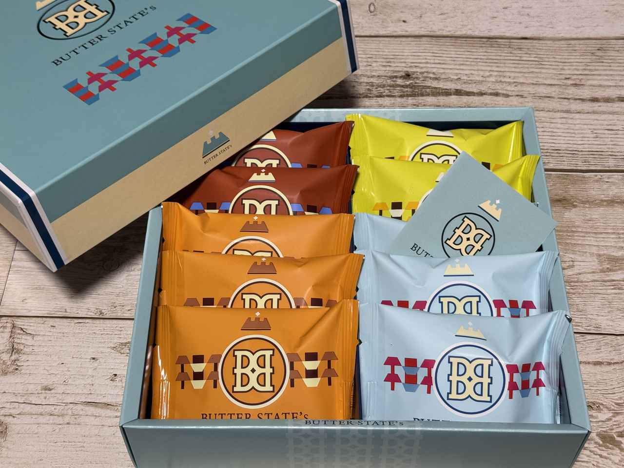 画像: 人気のバターステイツクッキー4種を、今だけの“クリスマスパッケージ”で