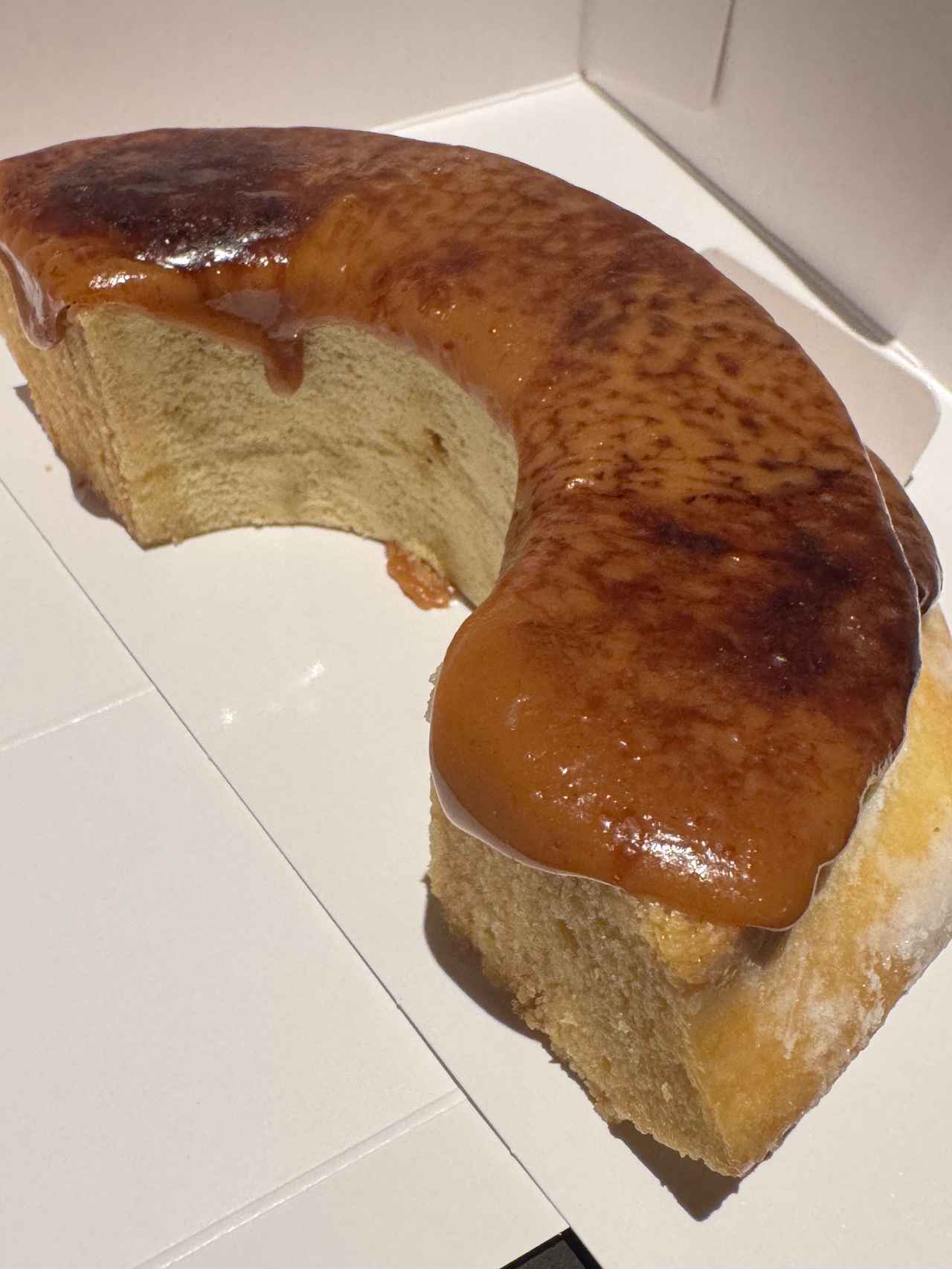 画像2: 炎でキャラメルを炙る贅沢な厨房仕立て♡大阪限定！ねんりん家『バウムブリュレ ～焦がしキャラメル～』