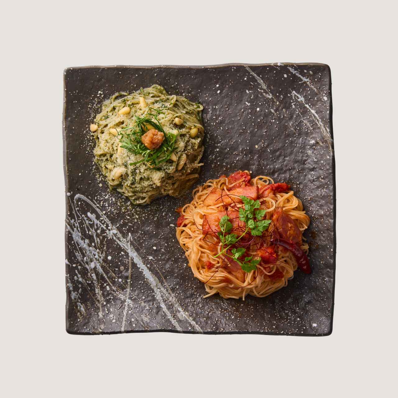 画像: ⚫︎そうめん そそそ 研究室 本鷹アラビアータと大葉ジェノベーゼのクリスマスそうめん／1,500円