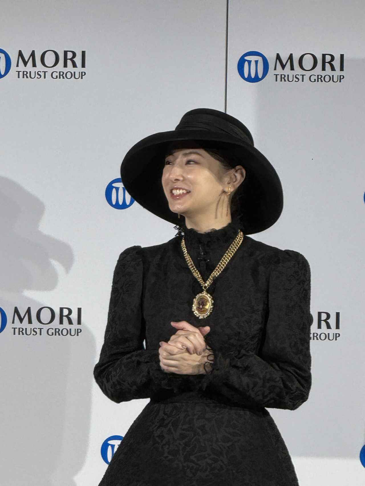 画像: 北川景子さんが“貴婦人姿”で登壇♡森トラスト初の企業CM発表会で語った家族の思い出と来年の抱負