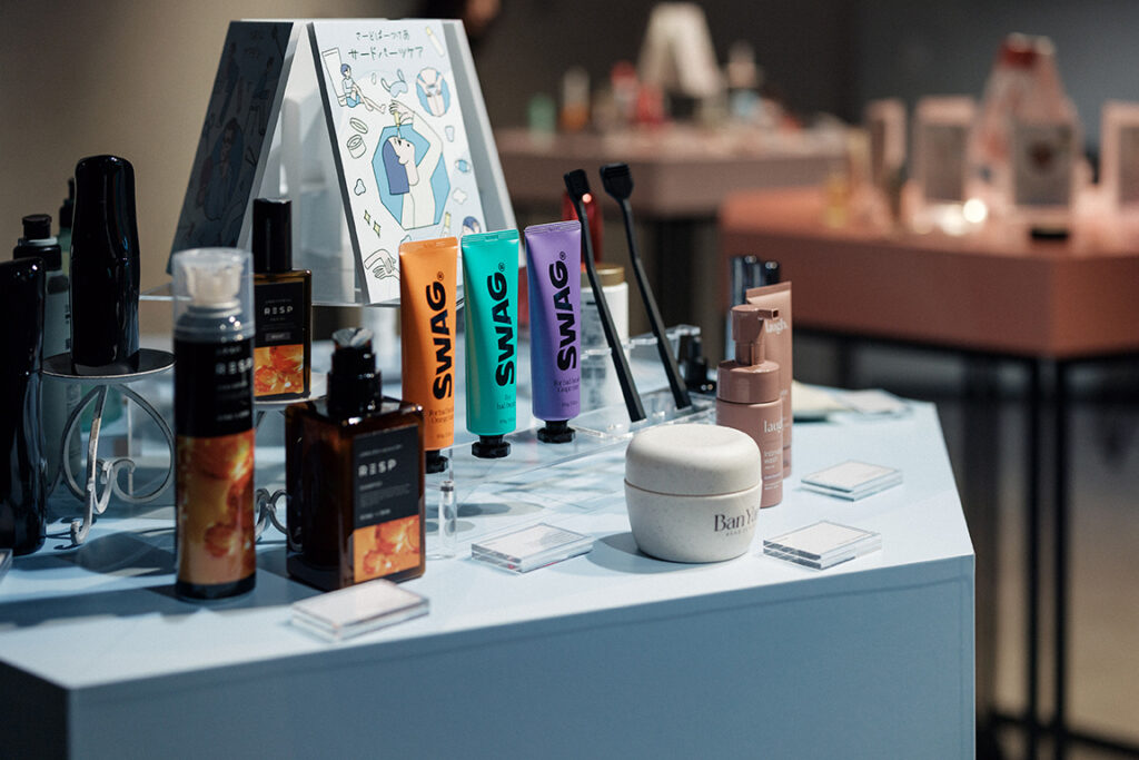 画像: トレンドアイテムが盛りだくさんの展示ブース