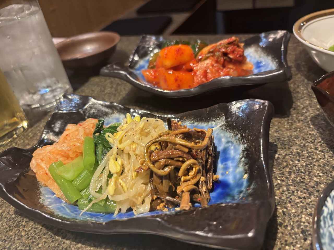 画像: ナムル盛り合わせ　740円　キムチ盛り合わせ　880円