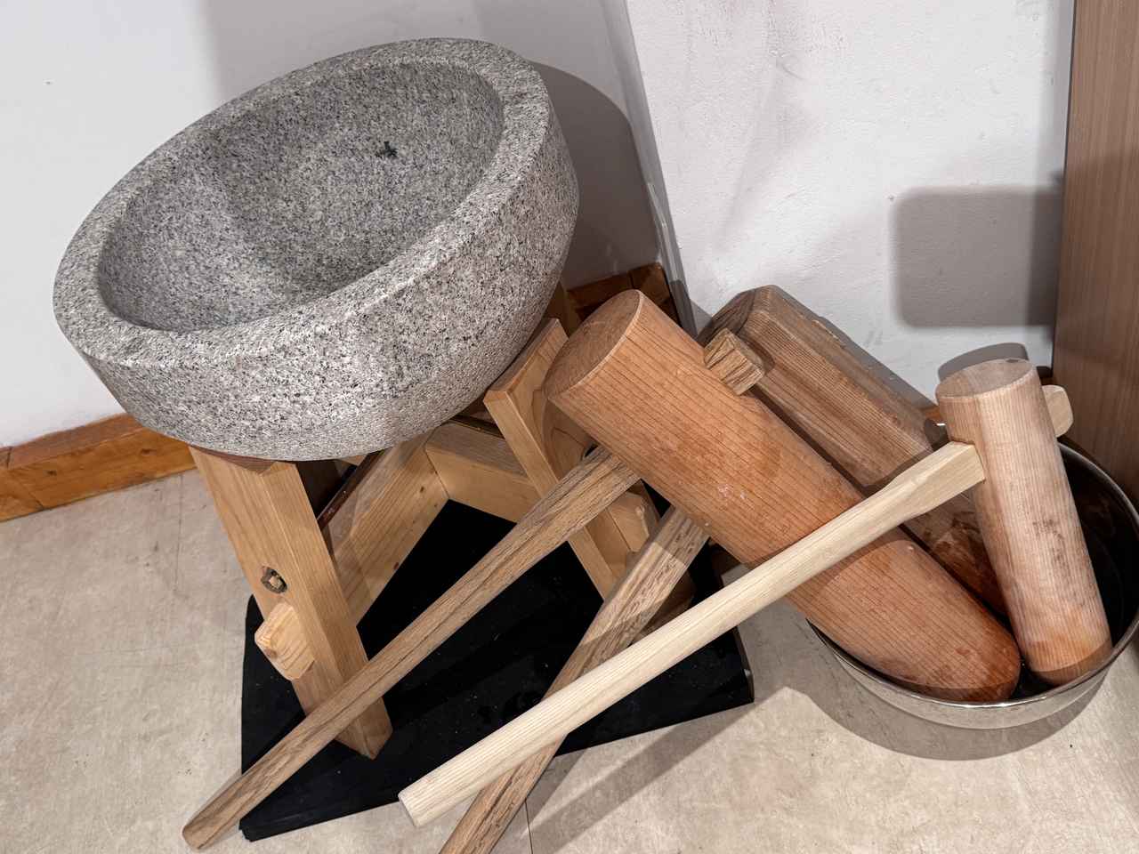 画像3: 10個の願い事を言いながらつく「もちつき体験」が話題！