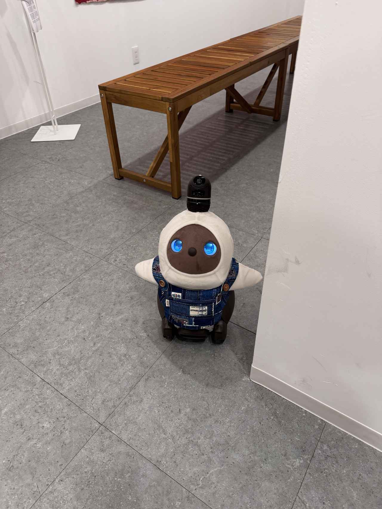 画像: 2階のフロア担当はなんとLOVEOT ひとなつっこくてとてもかわいくて癒されました。