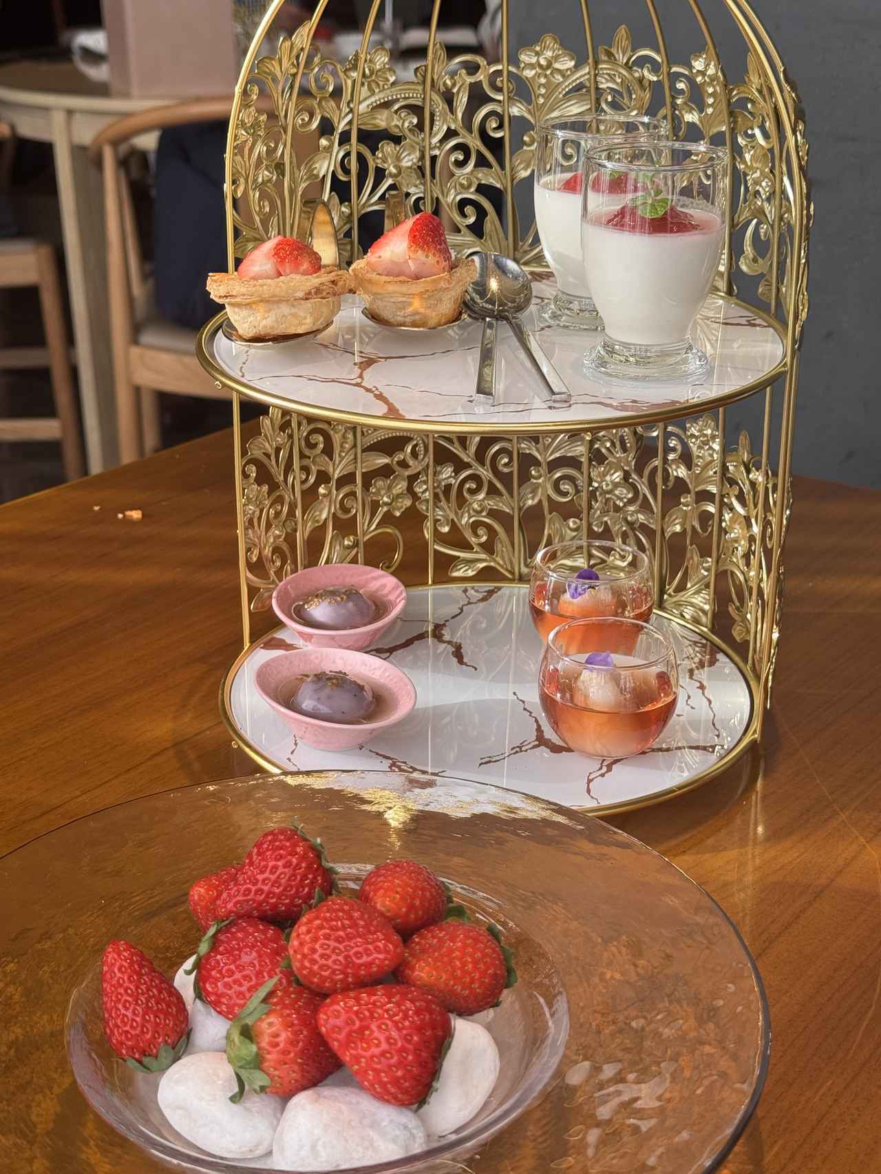 画像3: 冬のご褒美♡“苺×シノワ”の贅沢アフタヌーンティー【ヒルトン東京】