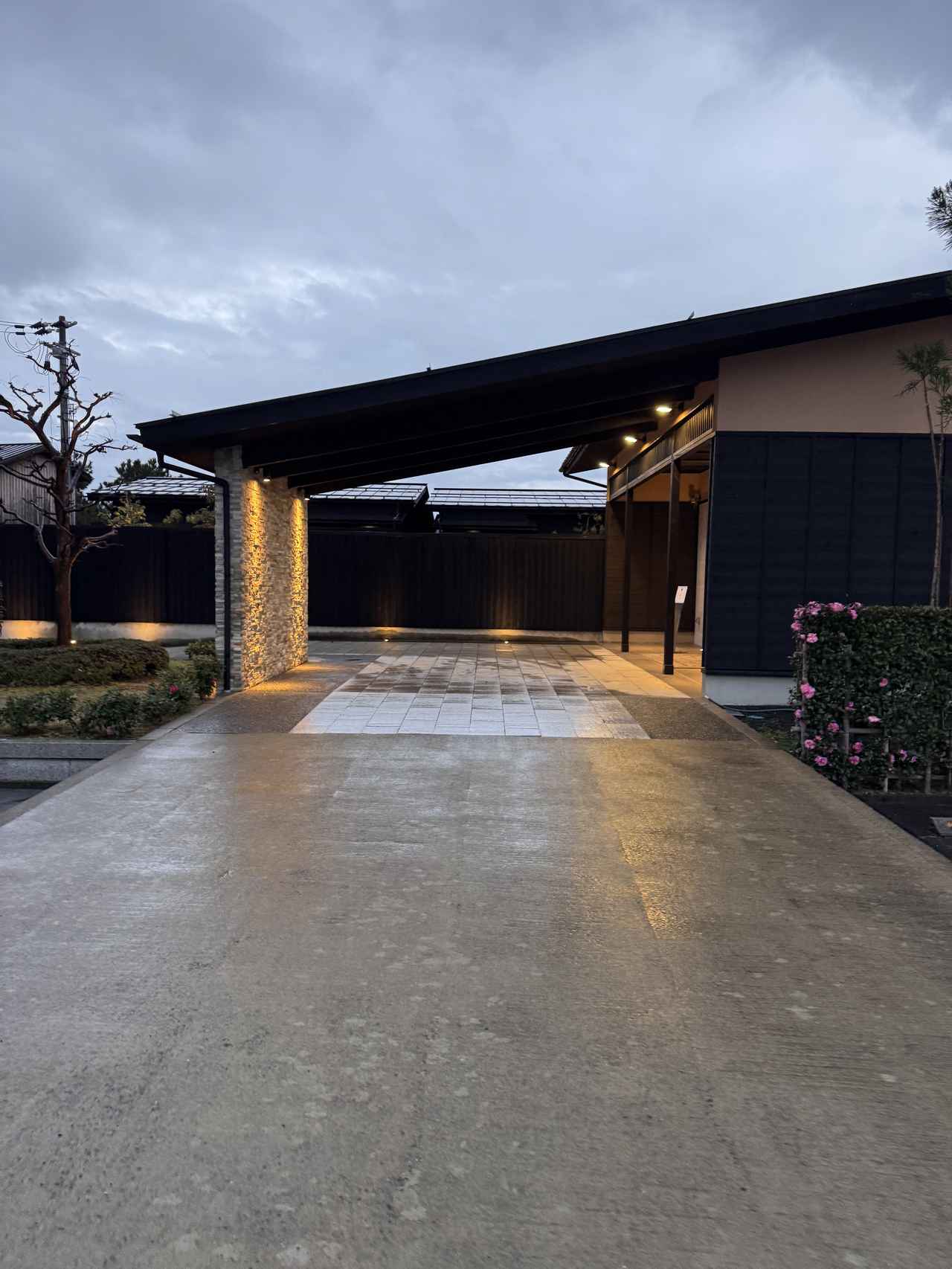 画像1: “冬の味覚の王様”を求めて京都・丹後へ♡活カニを選ぶ高揚感と、温泉ヴィラで過ごす贅沢な時間