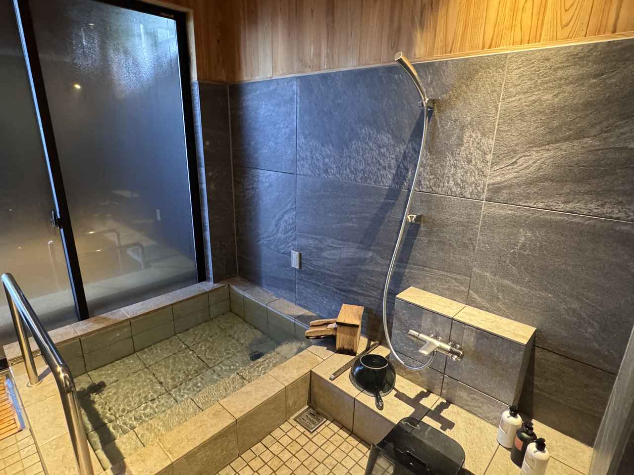 画像11: “冬の味覚の王様”を求めて京都・丹後へ♡活カニを選ぶ高揚感と、温泉ヴィラで過ごす贅沢な時間