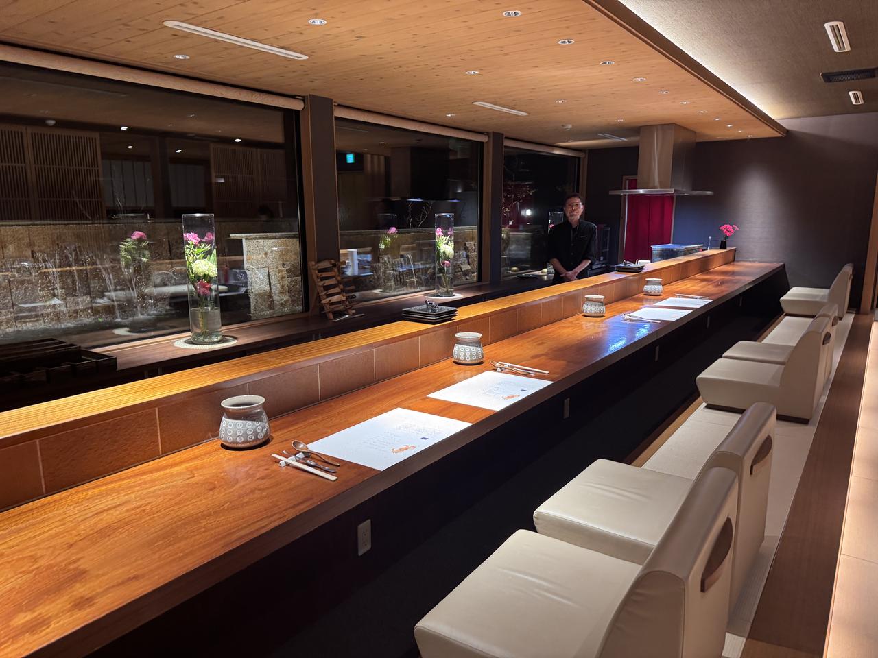 画像18: “冬の味覚の王様”を求めて京都・丹後へ♡活カニを選ぶ高揚感と、温泉ヴィラで過ごす贅沢な時間