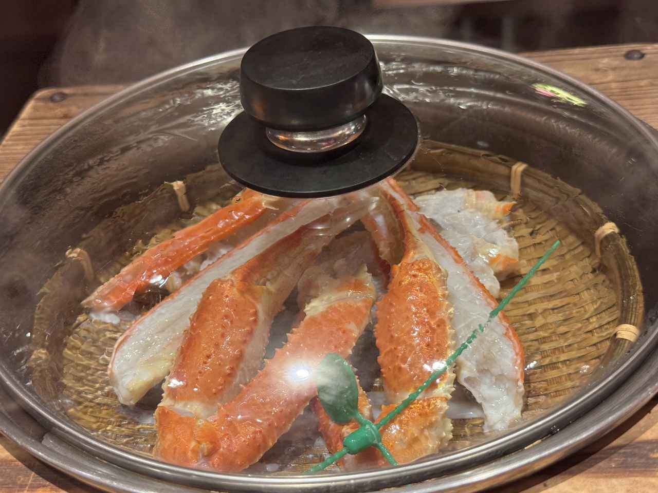 画像28: “冬の味覚の王様”を求めて京都・丹後へ♡活カニを選ぶ高揚感と、温泉ヴィラで過ごす贅沢な時間