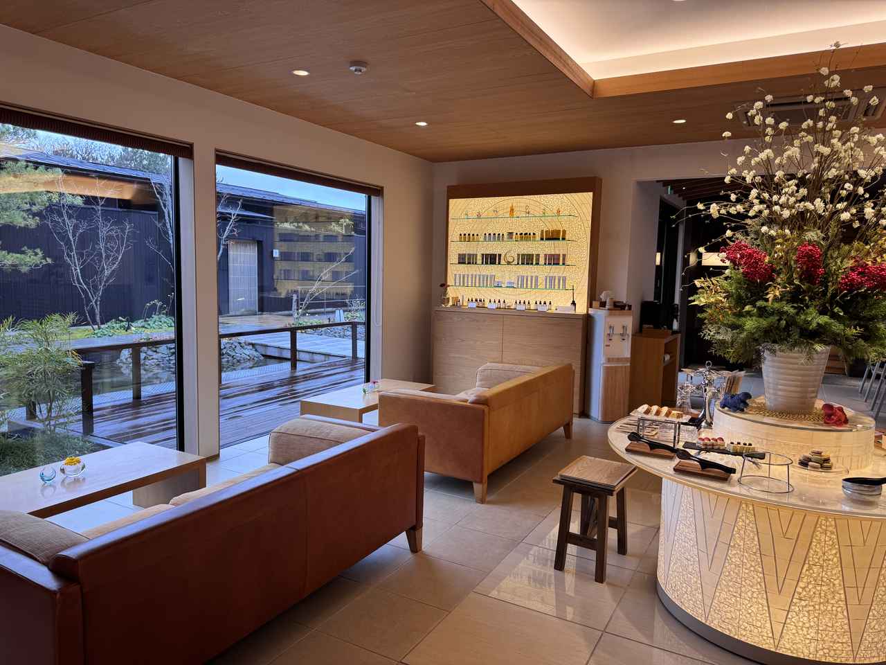 画像3: “冬の味覚の王様”を求めて京都・丹後へ♡活カニを選ぶ高揚感と、温泉ヴィラで過ごす贅沢な時間