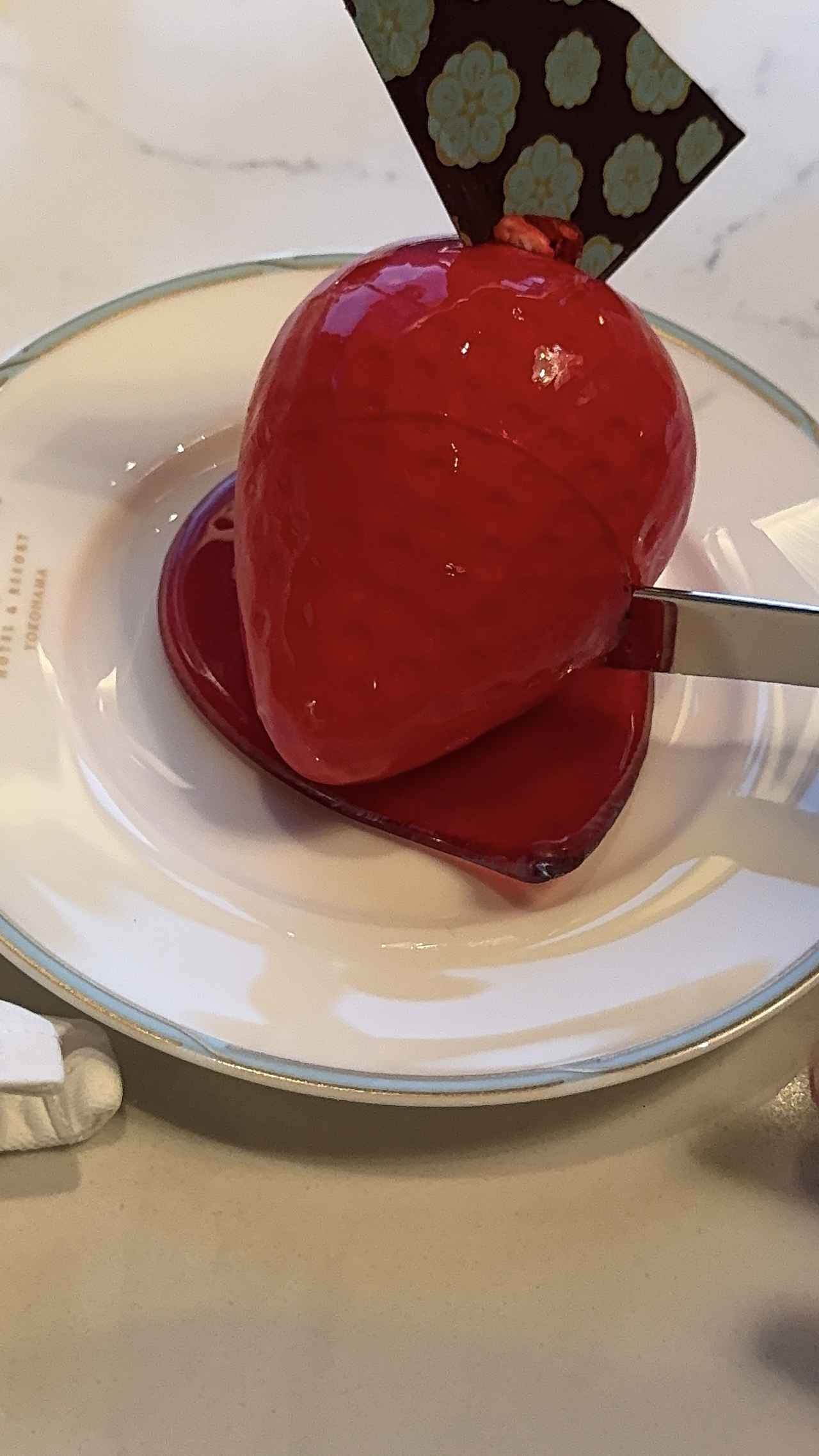 画像1: 艶めく赤が誘う冬のご褒美時間♡「Strawberry Afternoon Tea」ザ・カハラ・ホテル&リゾート 横浜