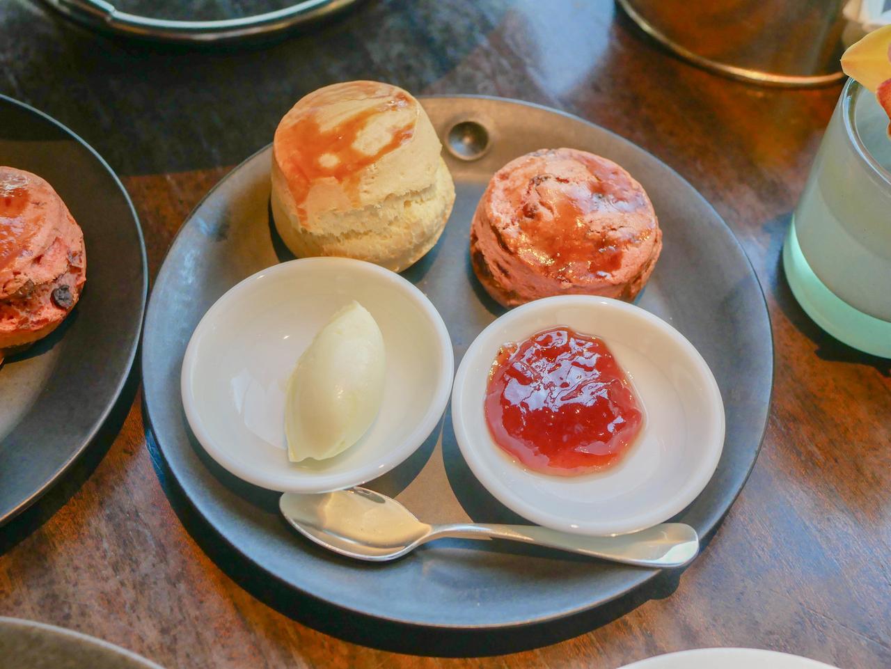 画像: ほのかな香りが楽しめる、2種のスコーン