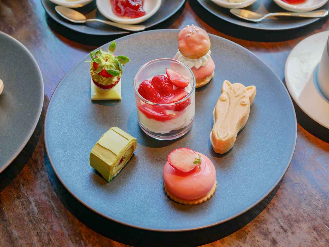 画像: いちごと宇治抹茶が織りなす、華やかなスイーツセレクション