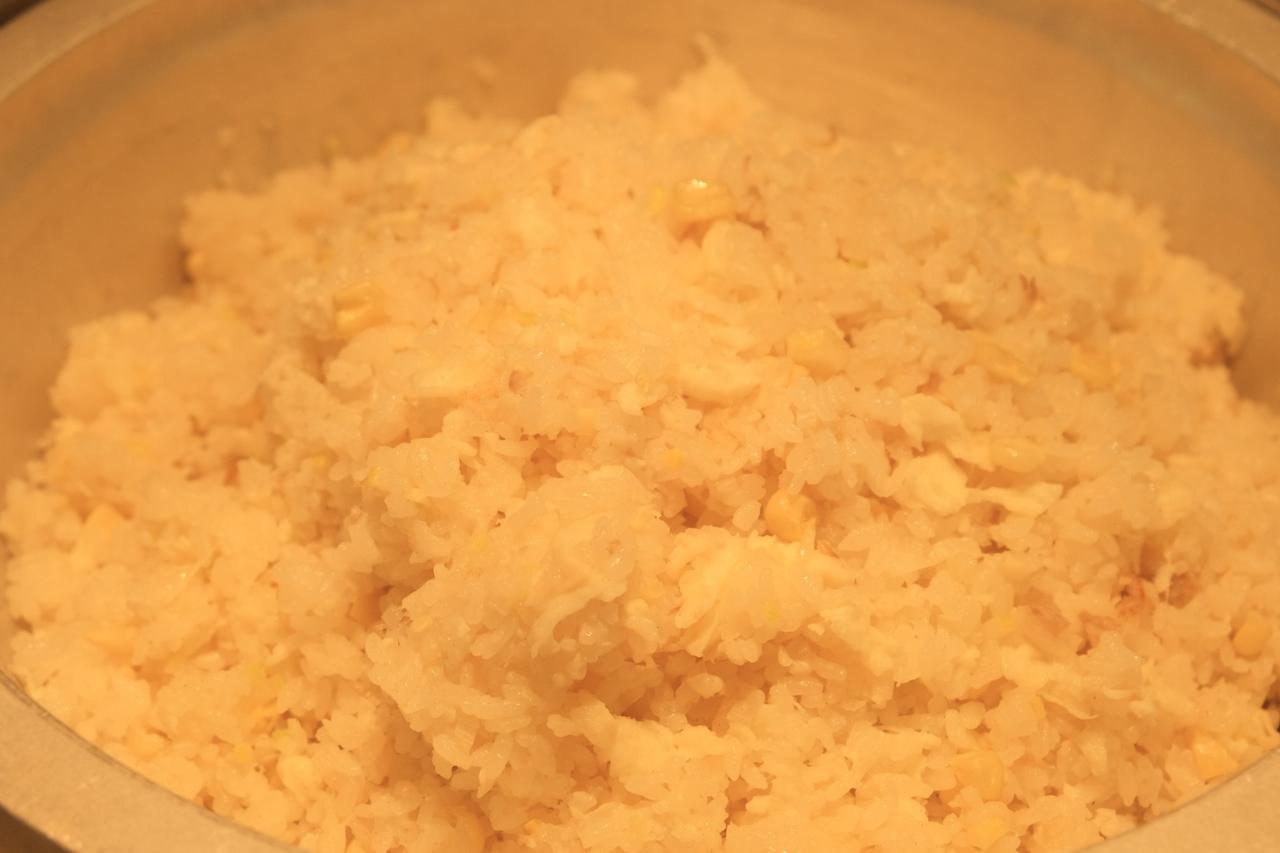 画像1: ⚫︎「竹内養鶏場「米艶」を使った蟹餡かけ白チャーハン」