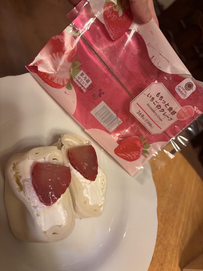 画像: 「もちっと食感いちごのクレープ」369円（税込398円）