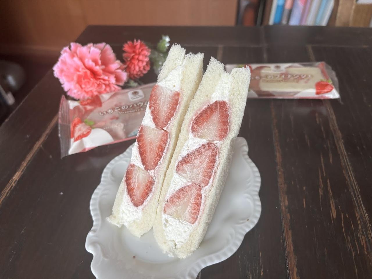 画像1: いちご＆ホイップサンド　　462円（税込498円）