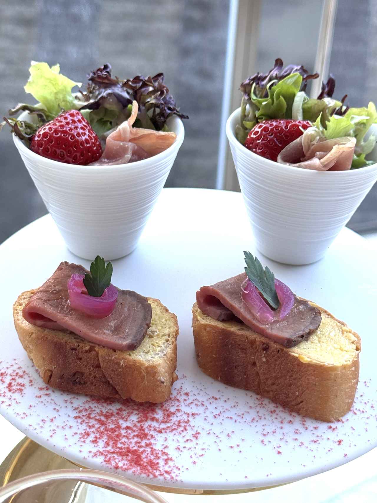 画像2: セイボリーも“いちご畑”の世界観に