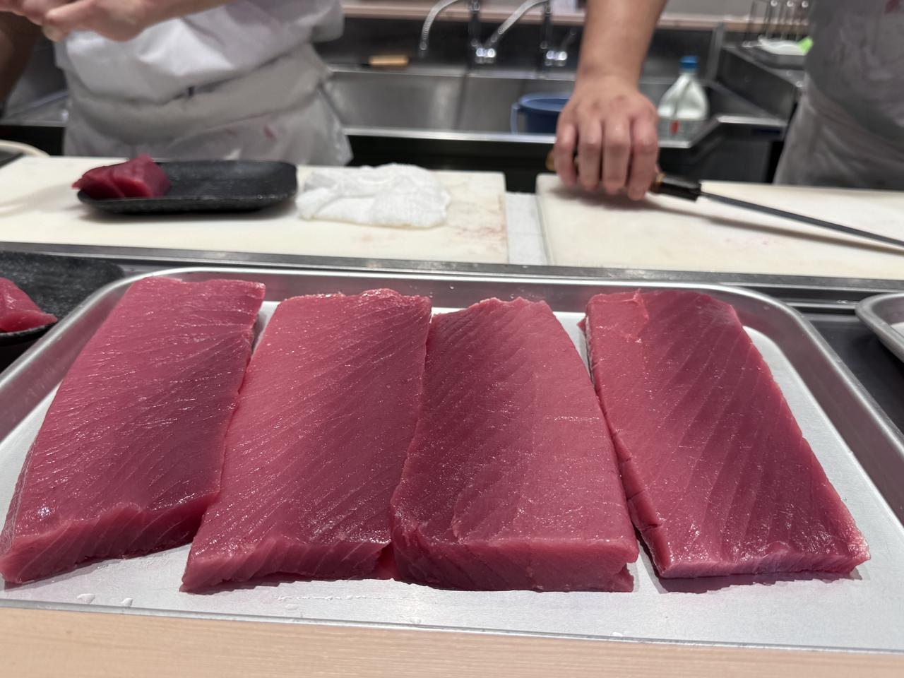 画像1: 職人の技を間近で体感！『新春！生本まぐろ解体ショー』も開催