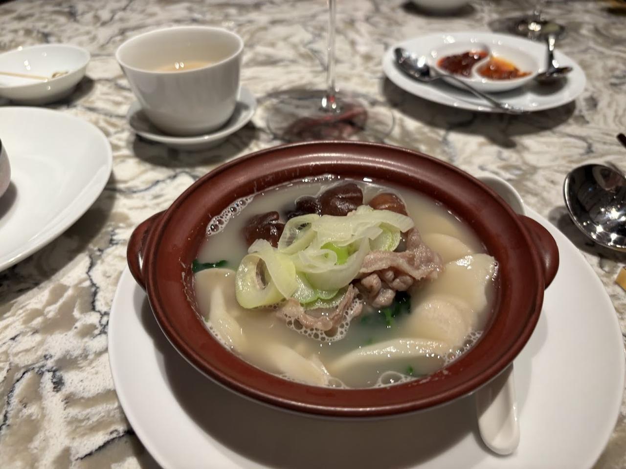 画像: 野菜と猪肉の豚骨スープ煮