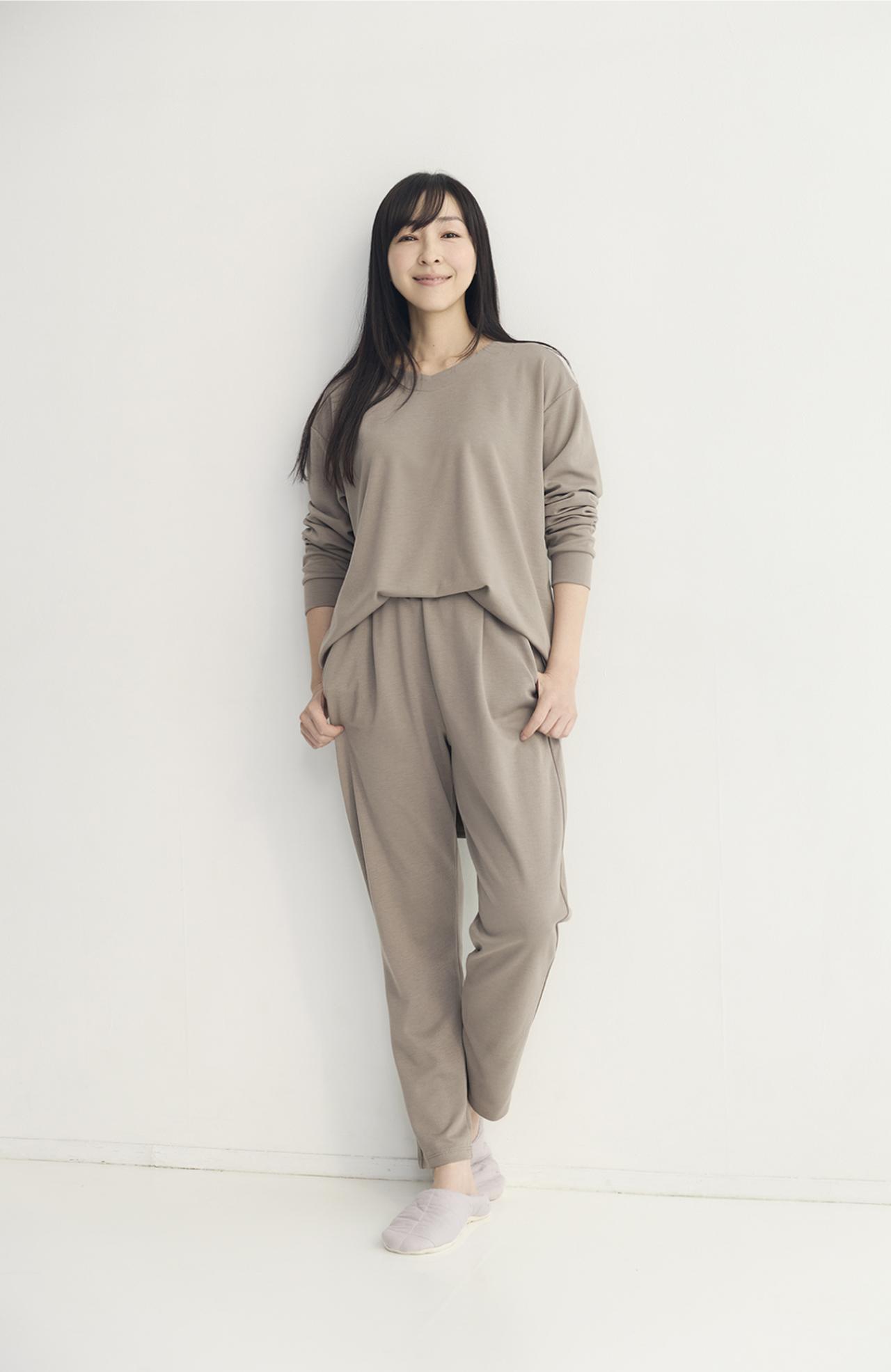 画像: Recoverypro Lab. 疲労回復ウェア 大人のおしゃれ手帖 上下セット（長袖チュニック・ロングパンツ） グレージュ ￥16,900円（税込）