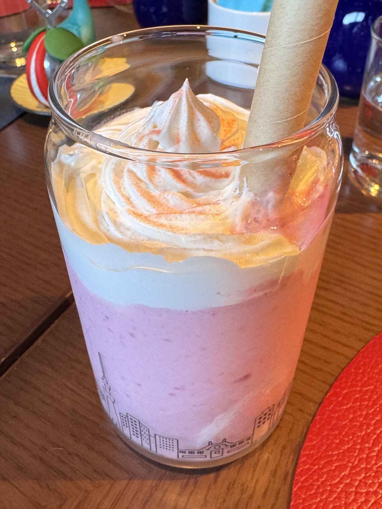 画像: ストロベリースムージー 1,012円