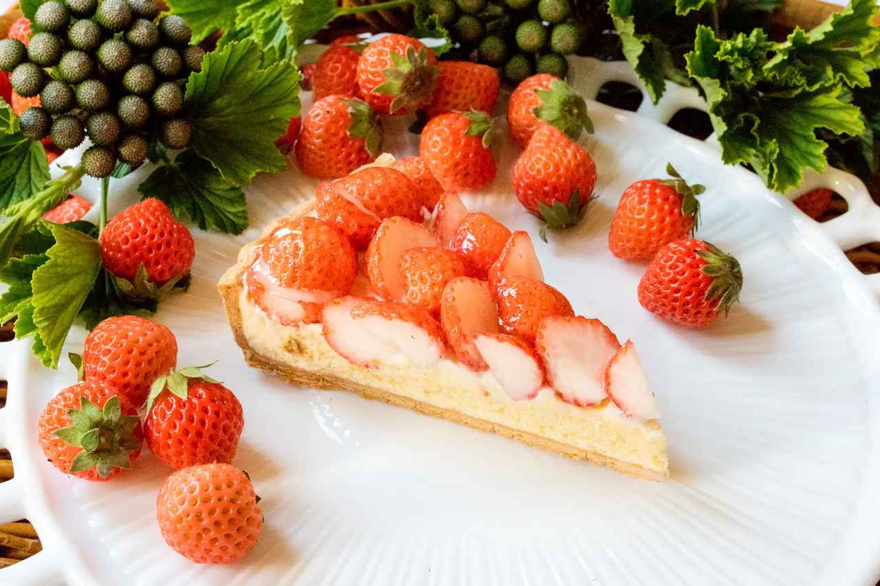 画像: 静岡県産 “桃薫(とうくん)” のタルト 販売期間:2025年12月26日(金)~2月15日(日) piece ¥1,598