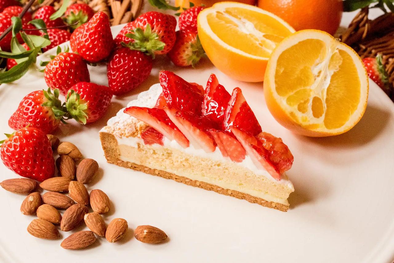 画像: イチゴとアーモンドババロアのタルト ~ホワイトチョコレート風味~ 販売期間:2026年1月13日(火)~1月19日(月) piece ¥1,198