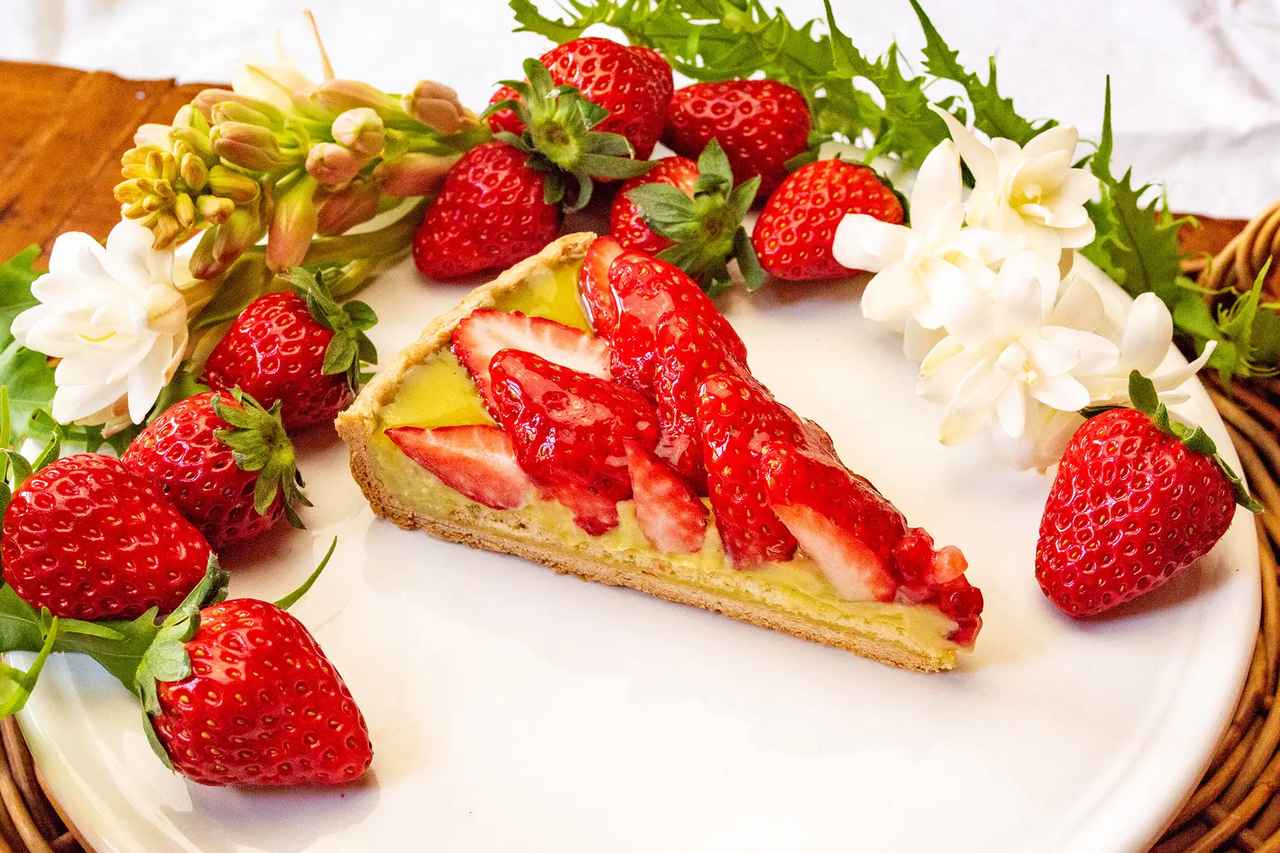 画像: 宮城県山元町 山元いちご農園の“にこにこベリー”とピスタチオカスタードのタルト 販売期間:1月13日(火)~1月19日(月) piece ¥1,296