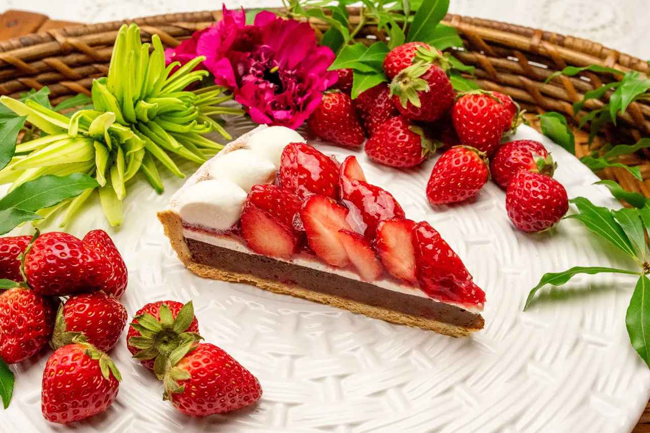 画像: イチゴとテリーヌショコラのタルト 販売期間:2025年1月13日(火)~2月8日(日) piece ¥1,090