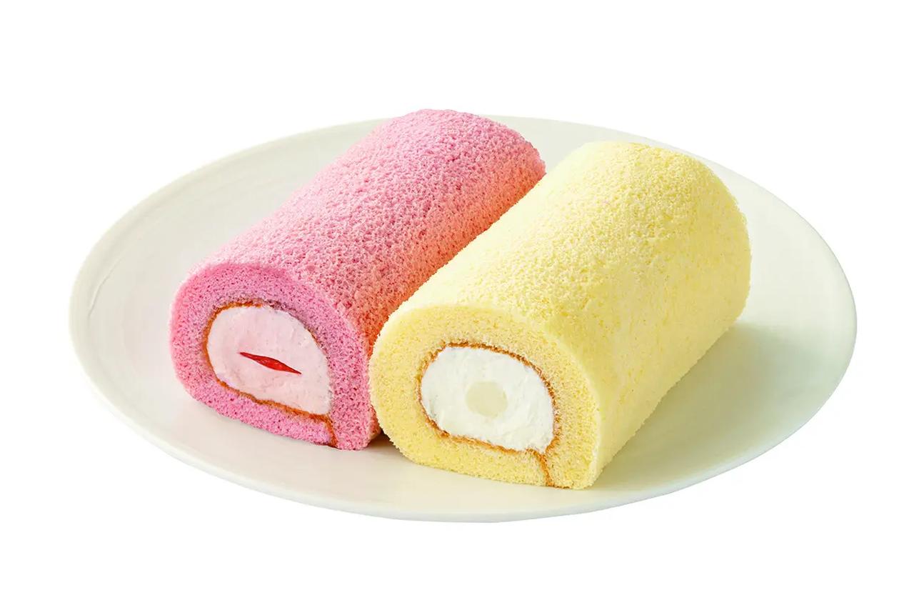 画像: 【商品名】節分 ロールケーキ（いちご＆ミルク）２本入 【価格】380円（税込410円） 【発売地域】全国（沖縄県除く） 【内容】いちごジャムが入ったいちご味のロールケーキと、練乳ソースが入ったミルクロールケーキの2本入りです。 ＜商品サイズ（1本あたり）＞（約）直径4cm×長さ9cm