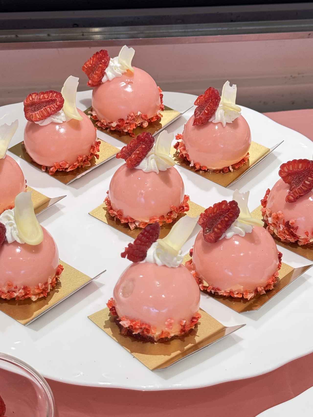 画像5: まるで春のガーデンパーティ♡五感でいちごを味わう「ストロベリースイーツブッフェ」開催【京王プラザホテル】