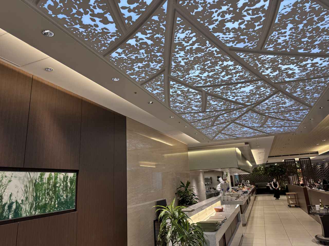 画像20: まるで春のガーデンパーティ♡五感でいちごを味わう「ストロベリースイーツブッフェ」開催【京王プラザホテル】