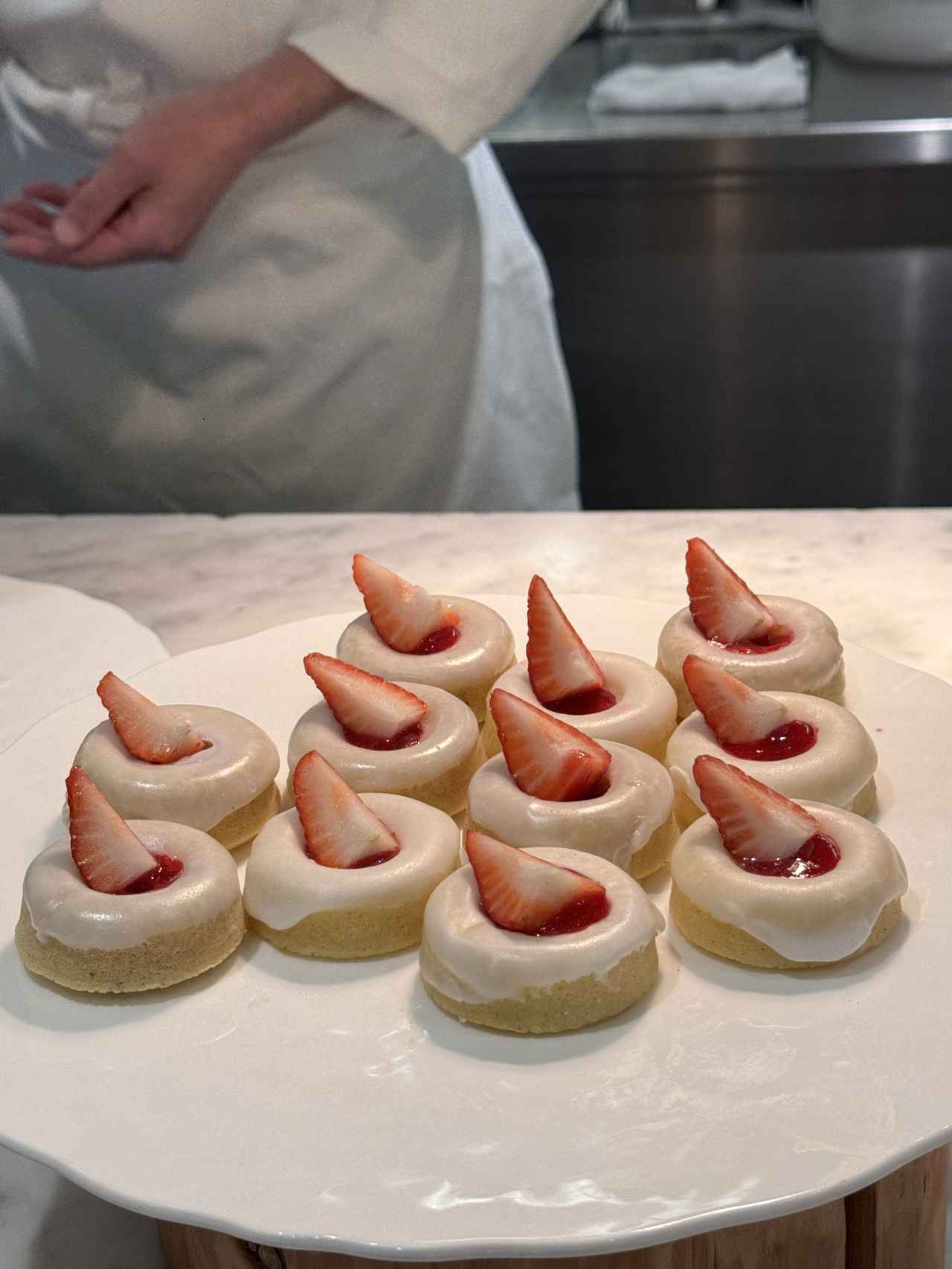 画像18: まるで春のガーデンパーティ♡五感でいちごを味わう「ストロベリースイーツブッフェ」開催【京王プラザホテル】