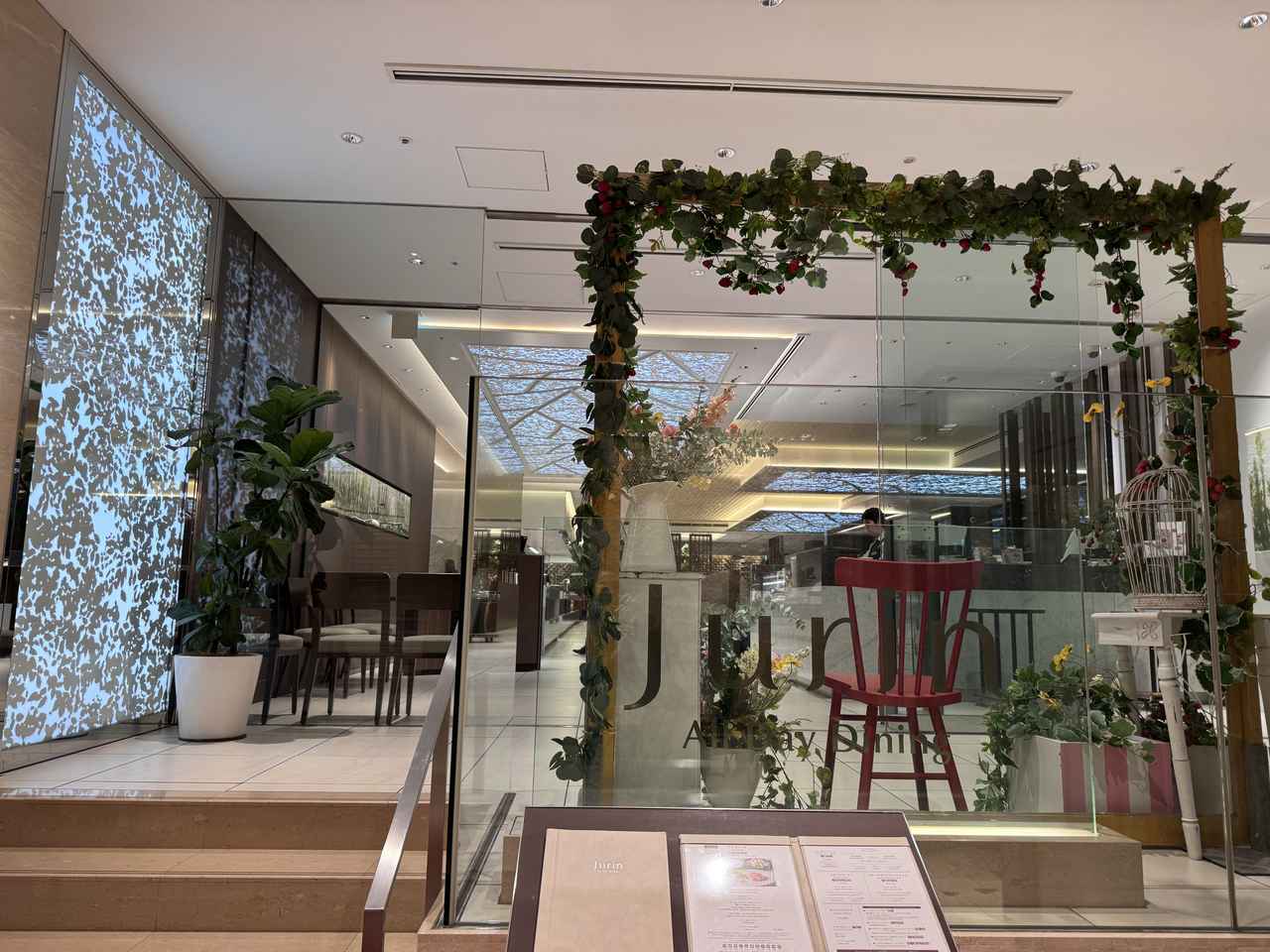 画像19: まるで春のガーデンパーティ♡五感でいちごを味わう「ストロベリースイーツブッフェ」開催【京王プラザホテル】