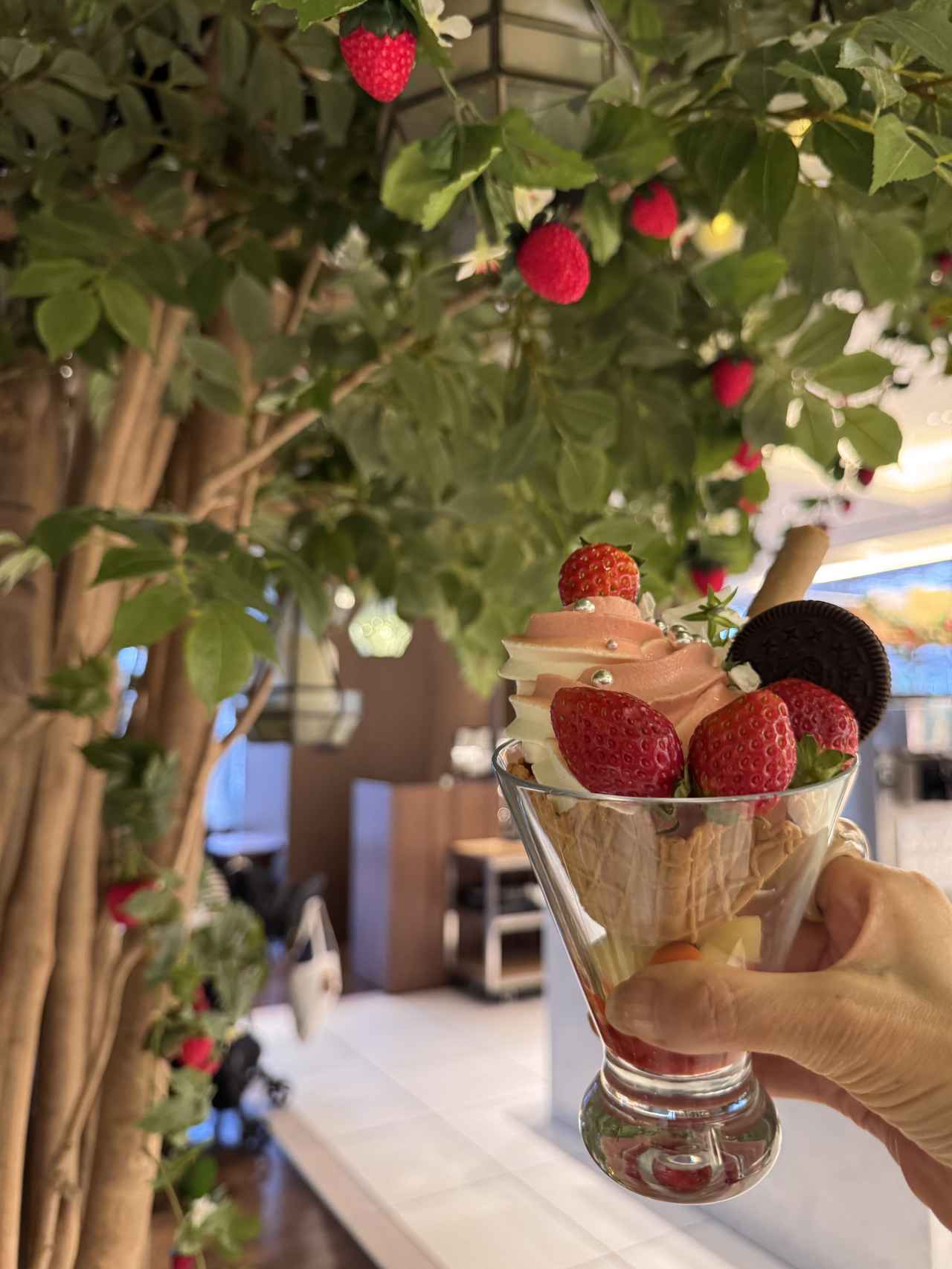 画像3: まるで春のガーデンパーティ♡五感でいちごを味わう「ストロベリースイーツブッフェ」開催【京王プラザホテル】