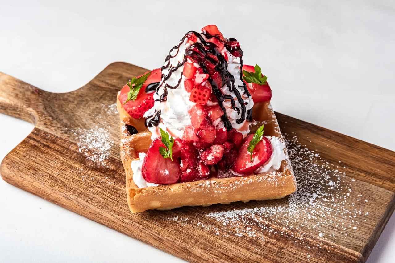 画像: ベルギーワッフル (ストロベリー)